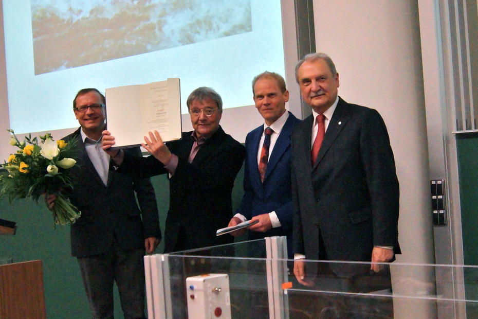 Honorary Doctorate for Wolfgang Junge